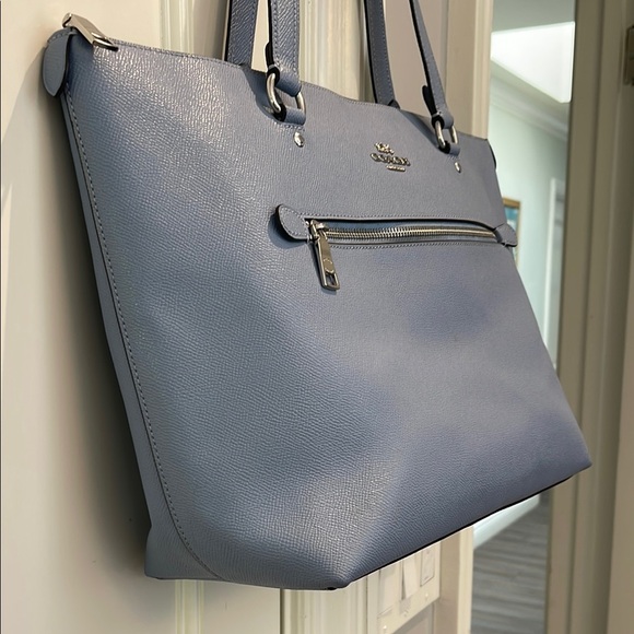 Coach Blue Tote Bag with Structured Design - Picture 3 of 6
